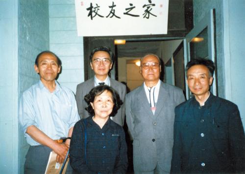 鄧昌國與當年音樂系同學合影