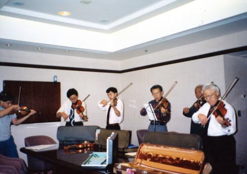 鄧昌國 與鄧氏兩代六人於二姐金婚慶宴合奏