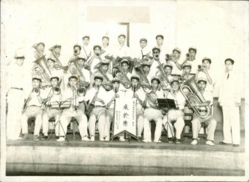 林順賢（第1排右4）與臺中師範管樂隊團員們合影（1950年）