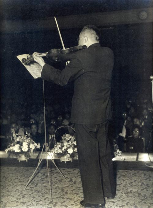 王沛綸為紀念莫札特兩百週年誕辰，舉行小提琴獨奏會