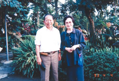 參加第二屆中國作曲家研討會時，郭子究與申學庸合影