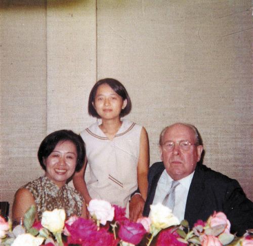 吳漪曼、蕭滋與年少時期的葉綠娜合影