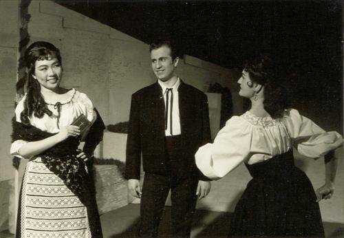 席慕德 年輕時在歐洲演出劇照