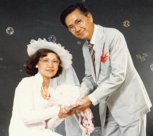 鄧昌國與琳達結婚照