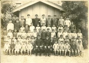 林順賢（第4排左4）就讀台南師範附屬第一國民學校四年級（1942年）