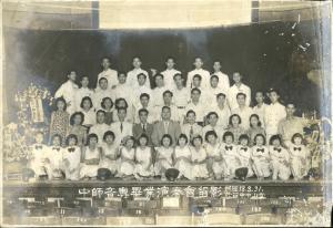 林順賢（第4排右1）與臺中師範音專畢業演奏會師生們合影（1949年8月31日）