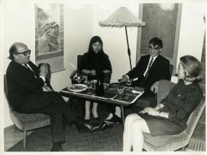 陳澄雄（右2）、妻子吳貴美（左2），及莫札特音樂院教授Dr. Haseke夫（左1）婦（右1）合影於教授自宅（1966年，薩爾茲堡）