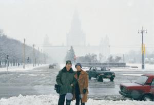 蕭泰然與莊傳賢在莫斯科大學前留影
