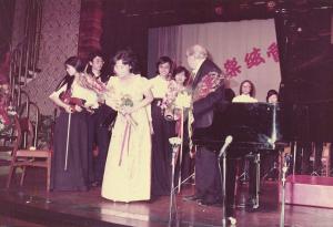 吳漪曼丈夫蕭滋指揮國立藝專管弦樂團