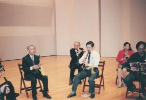 中華絃管研究團於臺南文化中心演出，蔡添木為左二擫笛者。