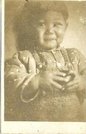 夫人陳盧寧幼時照片及照片背後的父親題字(_1)