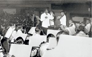 戴粹倫於〈東南亞地區音樂會議〉合作演出